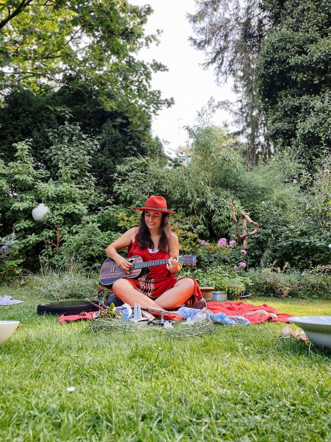 Shaela Noella mit Ukulele